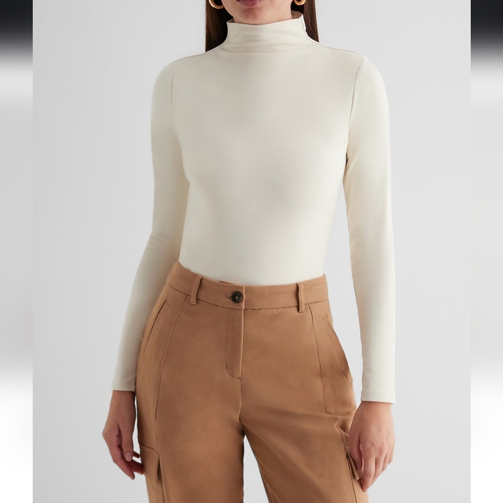 EXPRESS BODY CONTOUR COMPRESSION MOCK NECK LONG SLEEVE BODYSUIT XS NWT CREAM